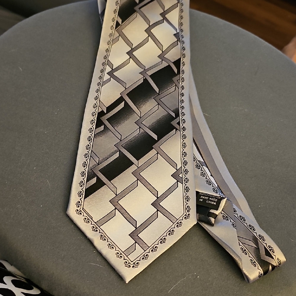 Geometric‎ Patterned Tie in Black and Gray. By Karl Knox.